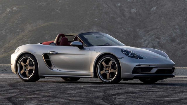 Ván bài mạo hiểm của Porsche: Hàng loạt xe xăng bị khai tử, có cả Macan, thay bằng bản điện nhưng giá sẽ đắt hơn hẳn- Ảnh 2. Ván bài mạo hiểm của Porsche: Hàng loạt xe xăng bị khai tử, có cả Macan, thay bằng bản điện nhưng giá sẽ đắt hơn hẳn- Ảnh 2.